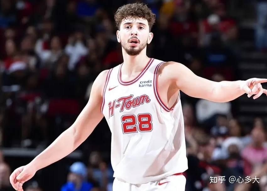 国王险胜逆转取胜，引发争议关键表现点燃全场！